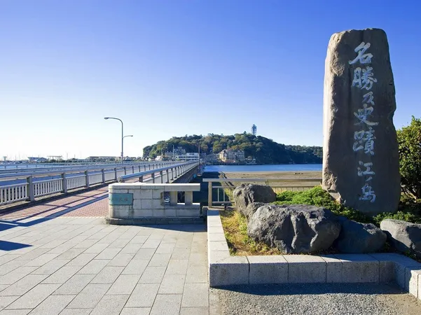 都心からほど近いリゾート地として愛される「江ノ島」の入り口まで徒歩圏内。四季折々の景色に癒され、豊かな時間が過ごせそうです。