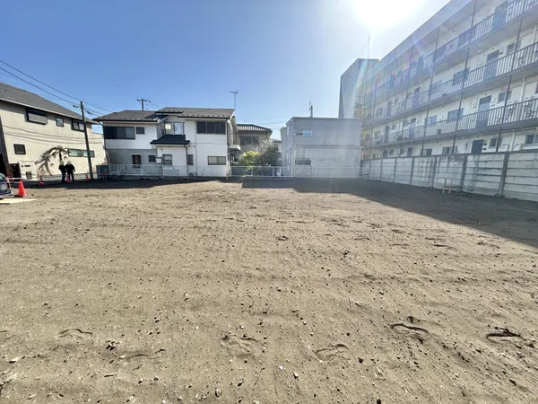 【現地写真】お庭を設けることも可能です。花壇を設けてお花やシンボルツリーを育てたり、バーベキューをしたりするなど、ご家族みなさまでご一緒に楽しめます。