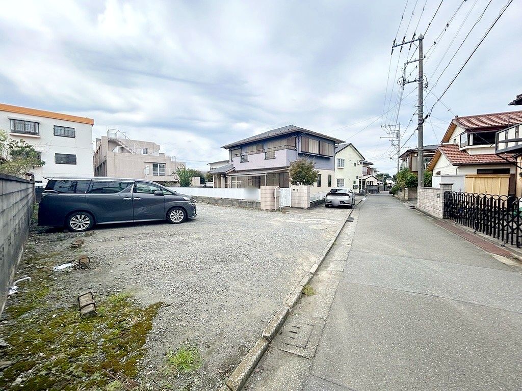 前面道路含む外観