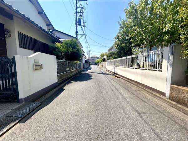 前面道路含む外観