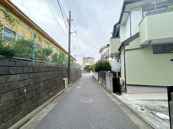 前面道路含む外観