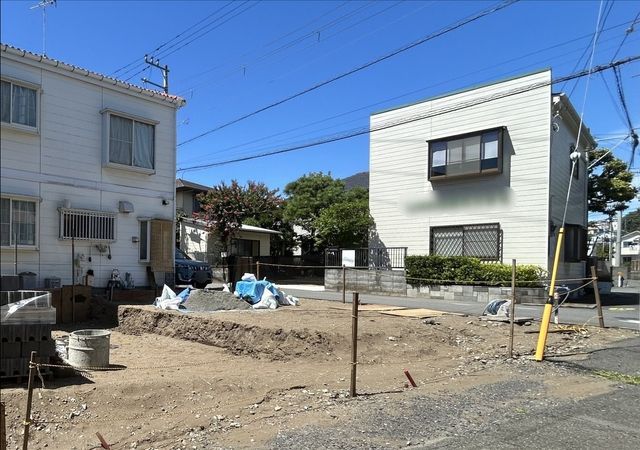 藤沢市片瀬3丁目 新築戸建 2号棟 前面道路含む外観 藤沢市片瀬3丁目 新築戸建 2号棟 前面道路含む外観