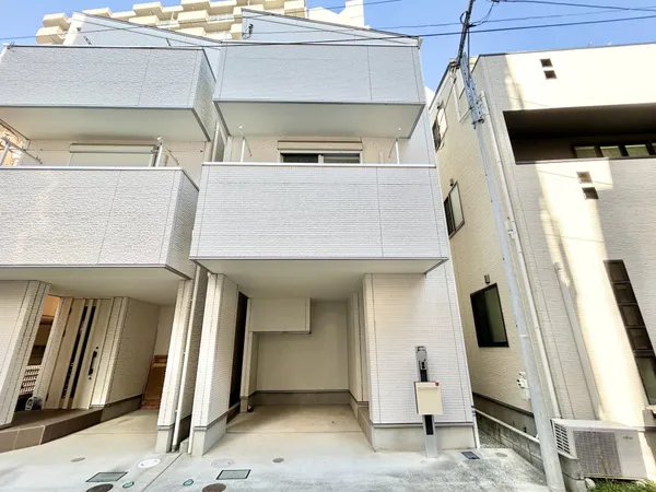 【藤沢市南藤沢　戸建】JR東海道本線「藤沢」駅へ徒歩6分。3路線が利用可能。毎日の通勤・通学はもちろん、公共機関を利用してのお出かけにも便利な立地。