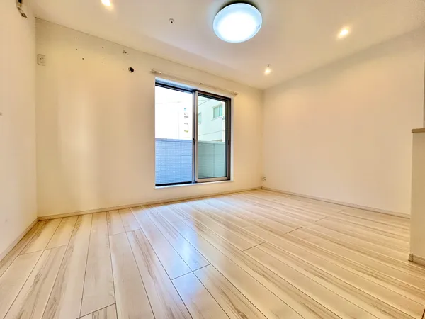 【2階LDK】LDK部分に床暖房が設置されており、寒い季節も足元から温まることができます。ご家族皆様でのんびりお過ごしいただけます。