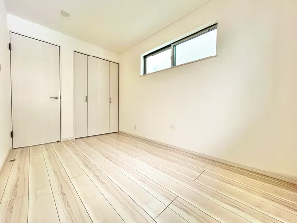 【サービススペース（約5.0帖）】収納として使ったり、趣味の部屋にしたりと、多目的にご利用可能です。