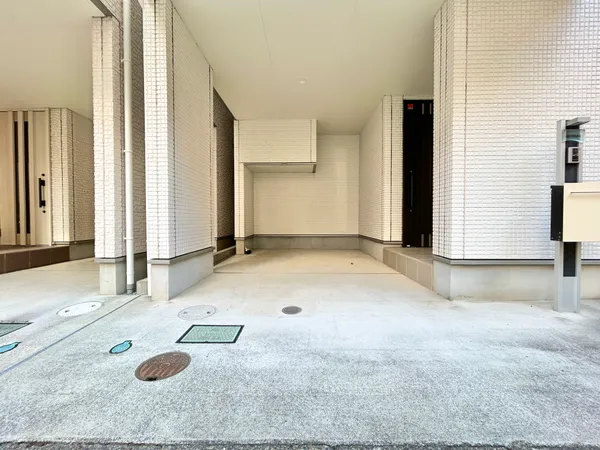 【駐車場】ビルトインガレージなので、大切な愛車を雨風から守れます。※お車のサイズ制限があります。