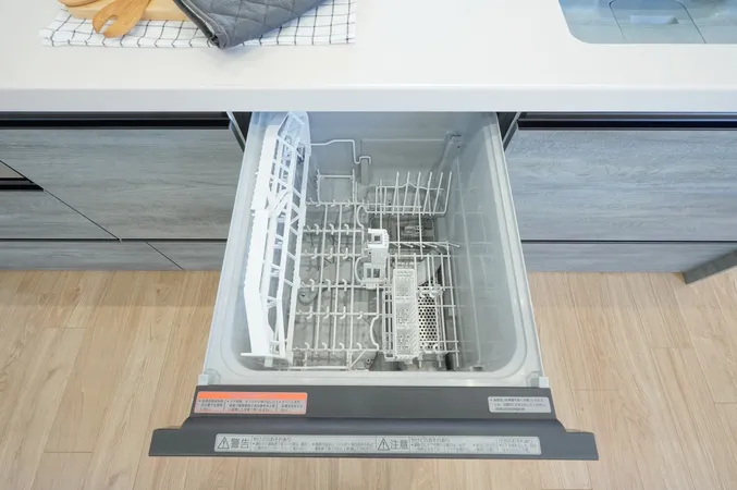 【ビルトイン食洗機】家事の時短にもなるビルトイン食器洗浄機付。※写真中の家具・調度品は販売価格に含みません