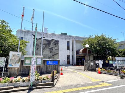 藤沢市鵠沼松が岡4丁目 戸建 鵠沼市民センター・市民図書館(約380m) 鵠沼市民センター・市民図書館(約380m)