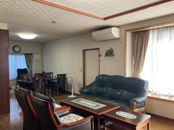 藤沢市鵠沼松が岡5丁目 戸建 リビング 藤沢市鵠沼松が岡5丁目 戸建 リビング