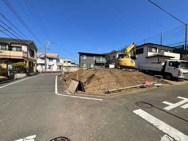 藤沢市西富2丁目 新築戸建 2号棟 前面道路含む外観 藤沢市西富2丁目 新築戸建 2号棟 前面道路含む外観
