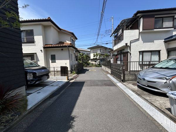 藤沢市西富 戸建 前面道路含む外観 藤沢市西富 戸建 前面道路含む外観