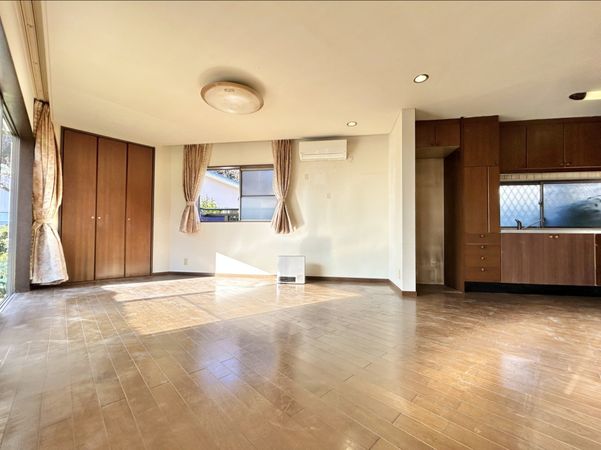 鎌倉市腰越5丁目 借地権付戸建 リビング 鎌倉市腰越5丁目 借地権付戸建 リビング