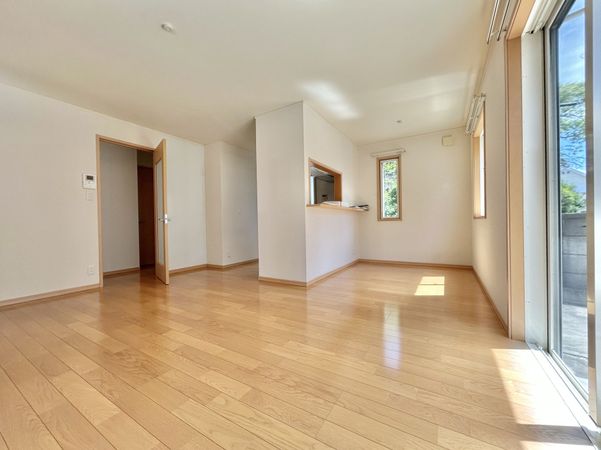 藤沢市鵠沼桜が岡1丁目 戸建 リビング