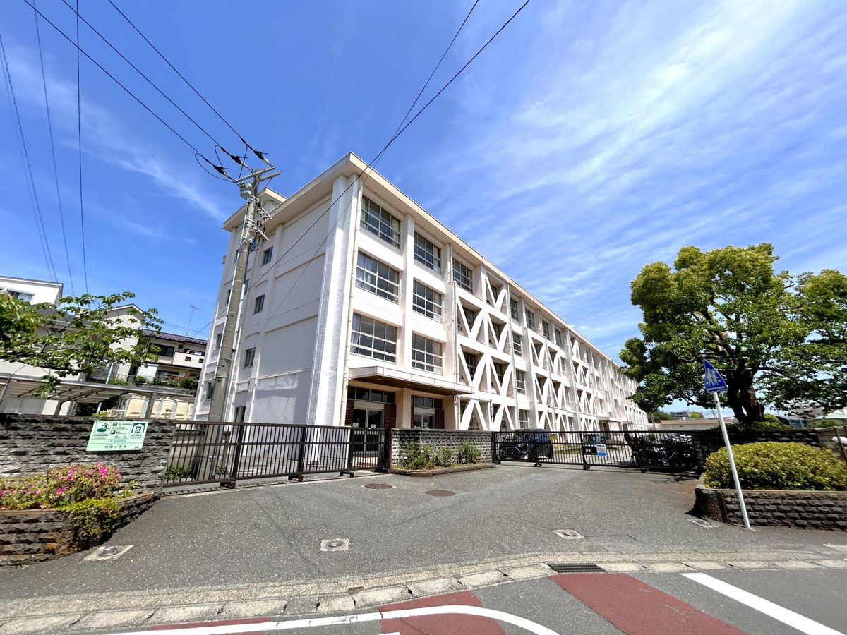 ライオンズマンション藤沢第2 藤沢市立村岡小学校(約1140m) 藤沢市立村岡小学校(約1140m)