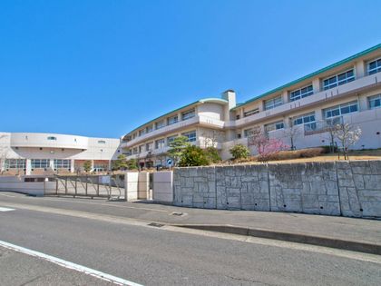 ライオンズマンション藤沢第2 藤沢市立藤ヶ岡中学校(約460m) 藤沢市立藤ヶ岡中学校(約460m)
