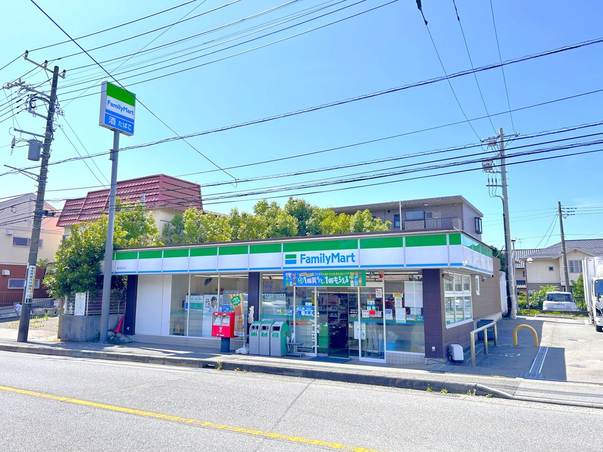 ライオンズマンション藤沢第2 ファミリーマート 藤沢渡内店(約510m) ファミリーマート 藤沢渡内店(約510m)