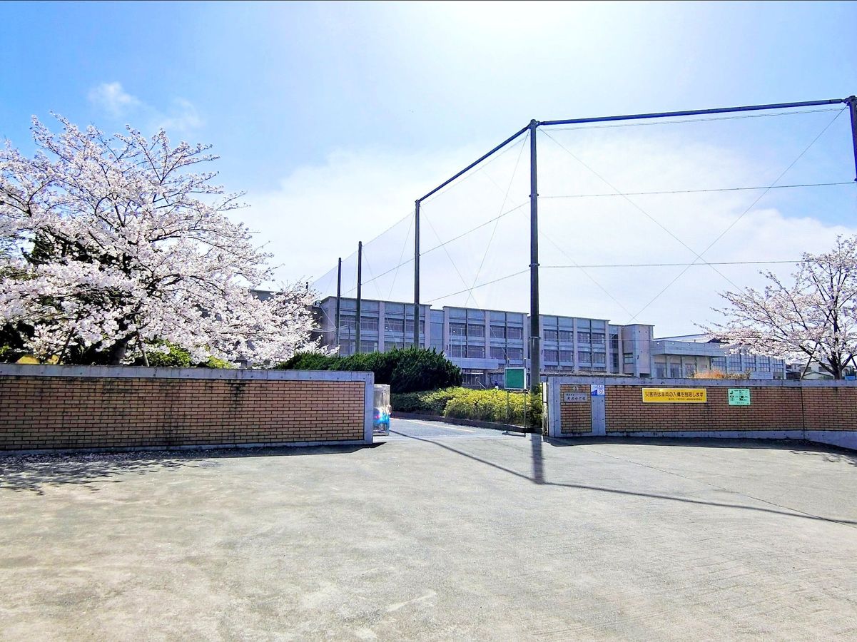 藤和江ノ島ホームズステージ Ⅱ 藤沢市立片瀬中学校(約1740m) 藤沢市立片瀬中学校(約1740m)