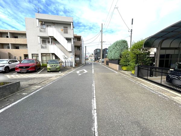 下小田中6丁目アパート他 前面道路含む外観 下小田中6丁目アパート他 前面道路含む外観