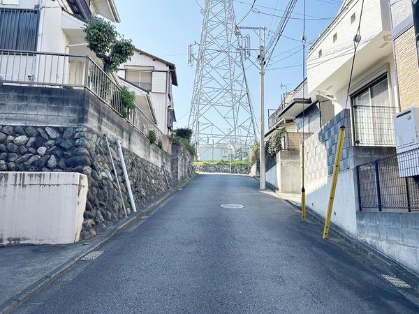 戸塚区矢部町 土地 前面道路含む外観