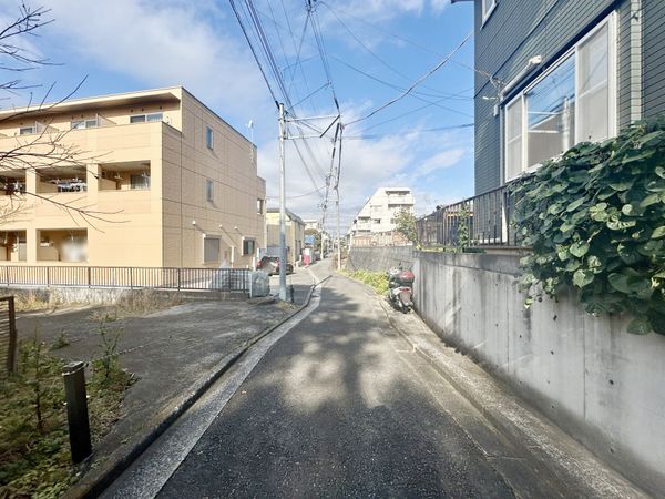 戸塚区上倉田町 土地 前面道路含む外観