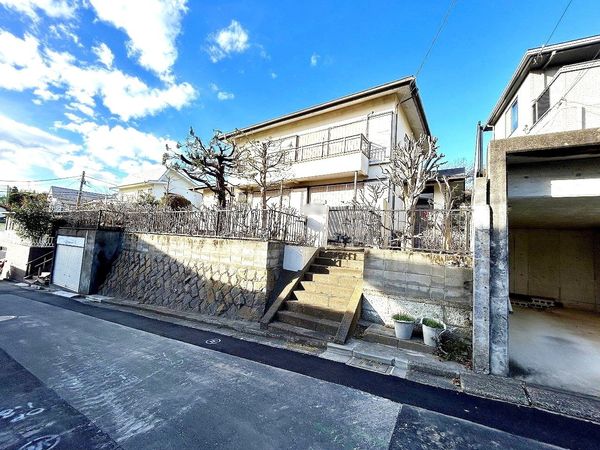 戸塚区南舞岡1丁目 古家付き土地 前面道路含む外観 戸塚区南舞岡1丁目 古家付き土地 前面道路含む外観