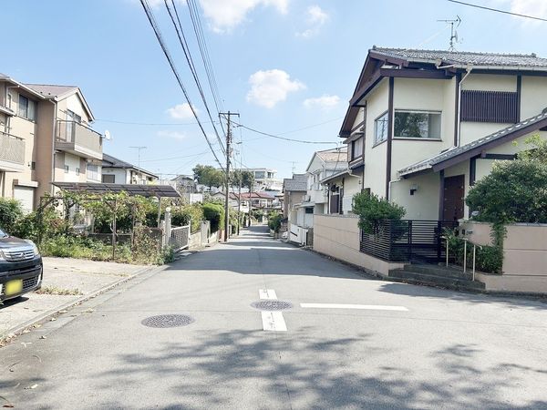 港南区下永谷5丁目 土地(更地渡し) 前面道路含む外観 港南区下永谷5丁目 土地(更地渡し) 前面道路含む外観