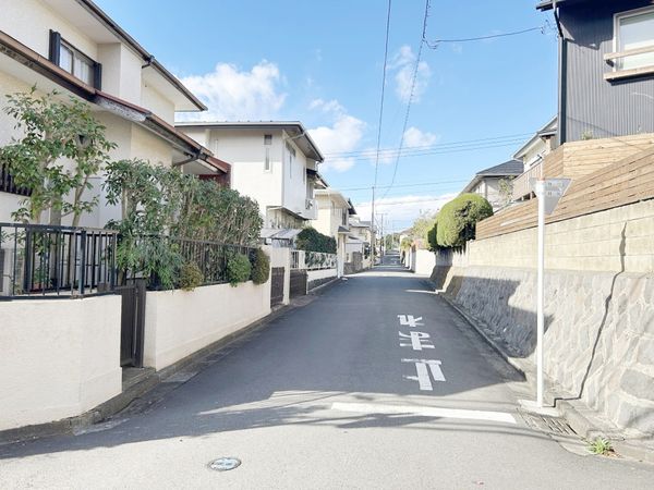 戸塚区南舞岡1丁目 土地 前面道路含む外観