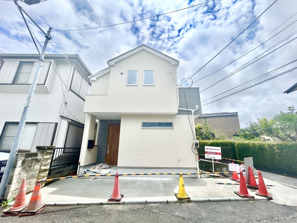 前面道路含む外観