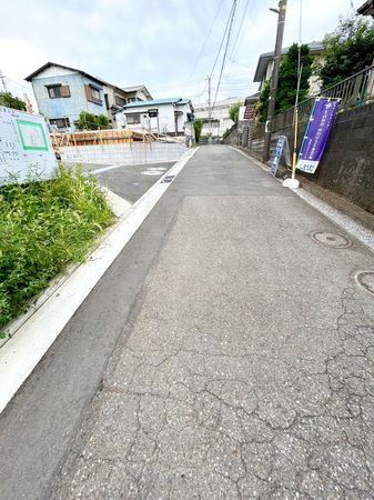 前面道路含む外観