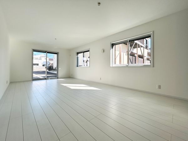 戸塚区汲沢5丁目 新築戸建1号棟 リビング