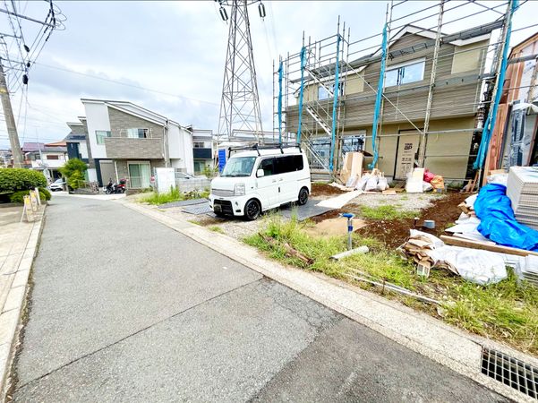 前面道路含む外観