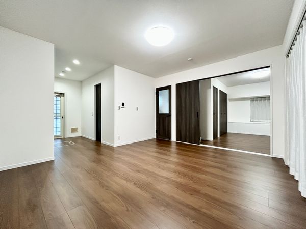 泉区白百合3丁目 戸建 リビング