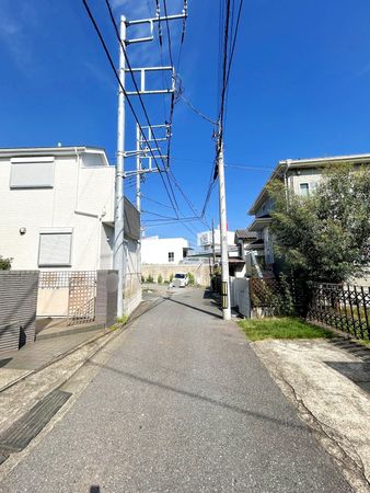 泉区中田南2丁目 新築戸建3号棟 前面道路含む外観