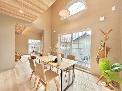 泉区中田南5丁目 戸建 リビング