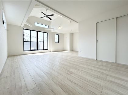 泉区中田南5丁目 新築戸建2号棟 リビング