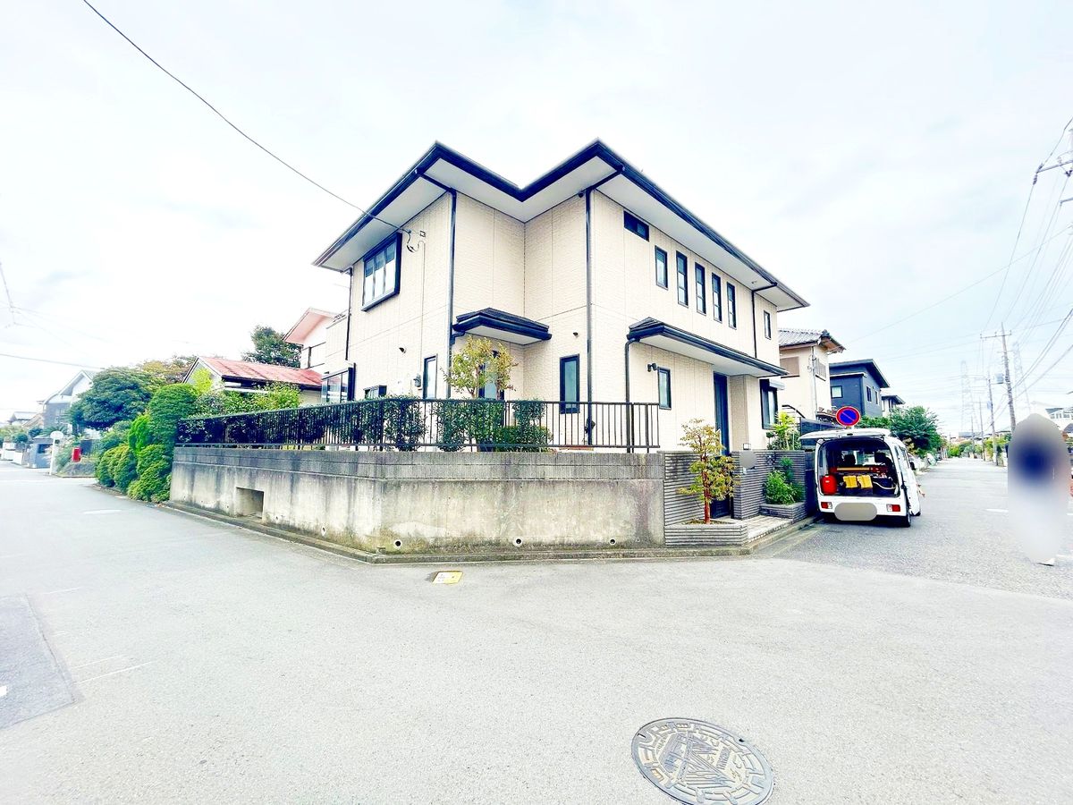 港南区日限山1丁目 戸建 前面道路含む外観 前面道路含む外観