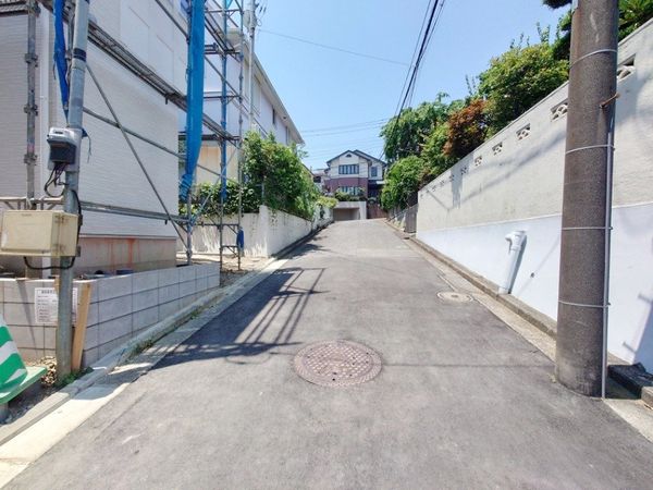 戸塚区戸塚町 新築戸建 4号棟 前面道路含む外観