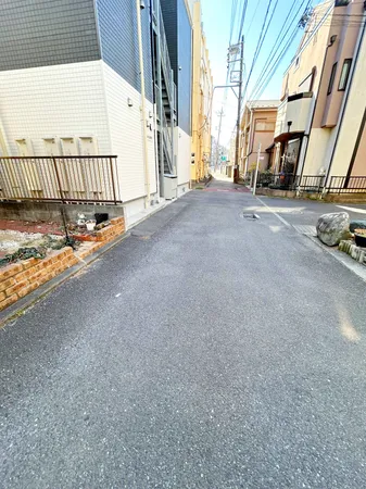 【西側前面道路】