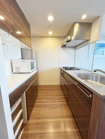 【キッチン】ディスポーザーが搭載されています。生ごみをすぐに処理でき、シンクも清潔に保てそうです。