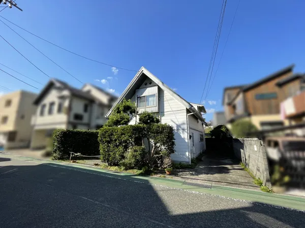 現地写真（東南側前面道路より）