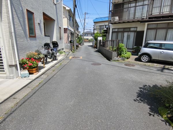 前面道路含む外観