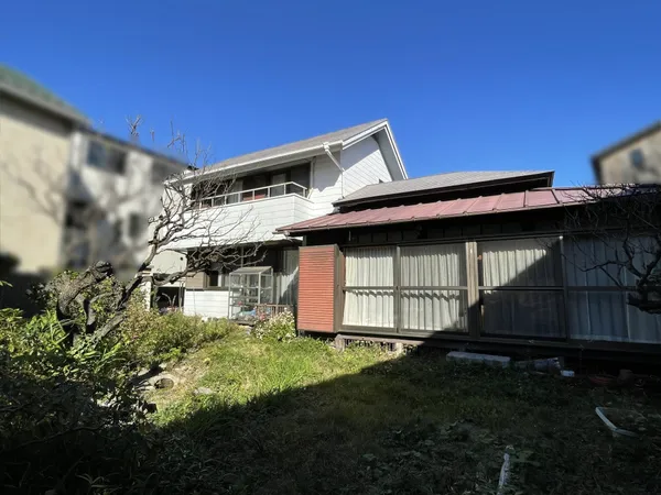 既存建物（敷地内より）