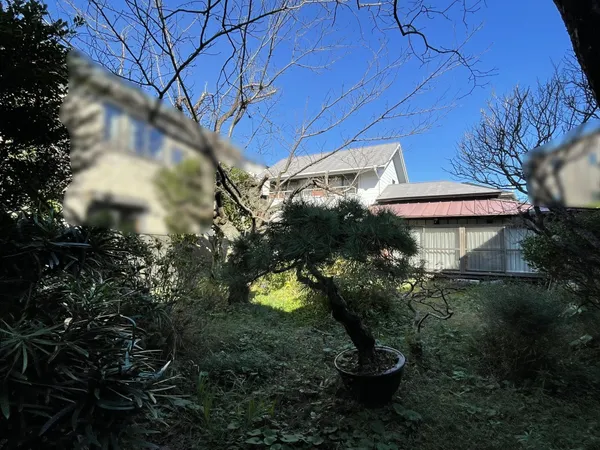 既存建物（敷地内より）