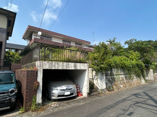 鎌倉市常盤 古家付土地 前面道路含む外観