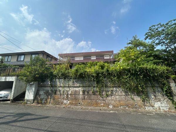 鎌倉市常盤 古家付土地 前面道路含む外観