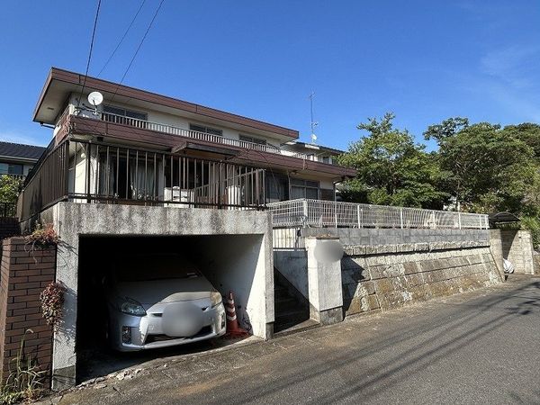 鎌倉市常盤 古家付土地 前面道路含む外観 鎌倉市常盤 古家付土地 前面道路含む外観