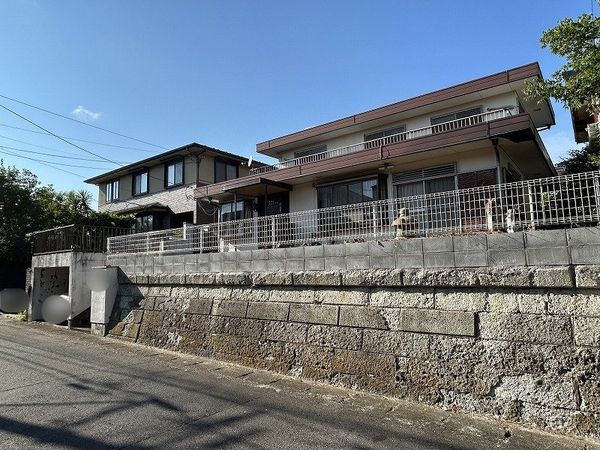 鎌倉市常盤 古家付土地 前面道路含む外観 鎌倉市常盤 古家付土地 前面道路含む外観
