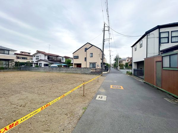 前面道路含む外観