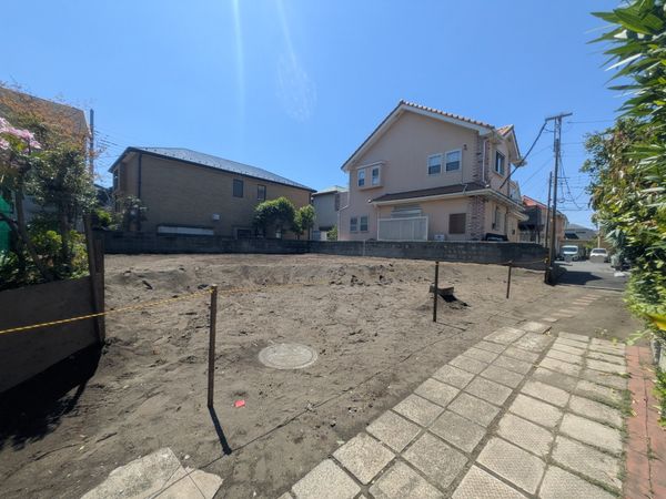 茅ヶ崎市白浜町 土地 前面道路含む外観