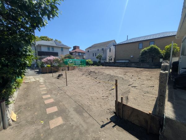 茅ヶ崎市白浜町 土地 前面道路含む外観